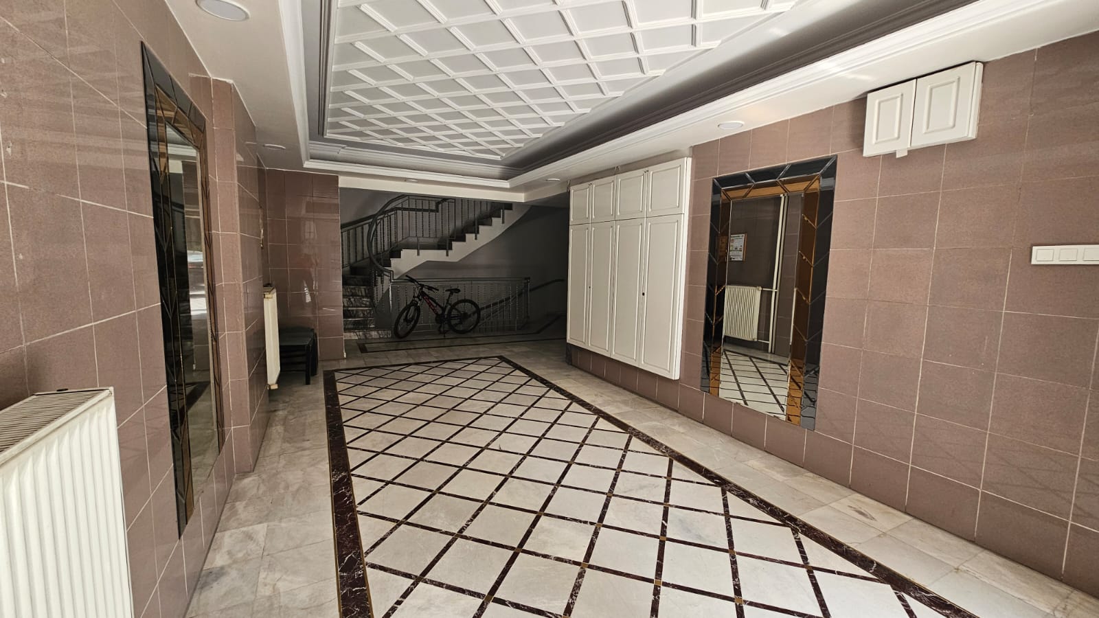 Satılık ORDU BULVARINDA SATILIK ARAKAT DAİRE