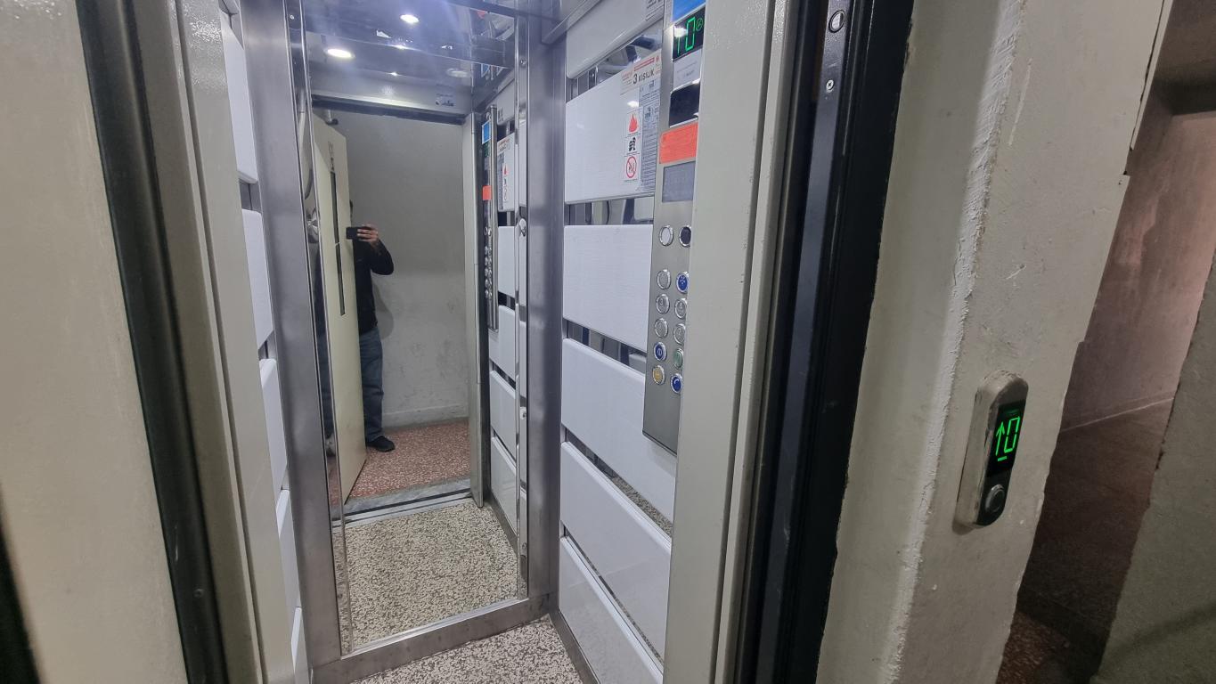 Satılık KURTULUŞ CADDESİ ÜZERİ 3+1 ARAKAT DAİRE