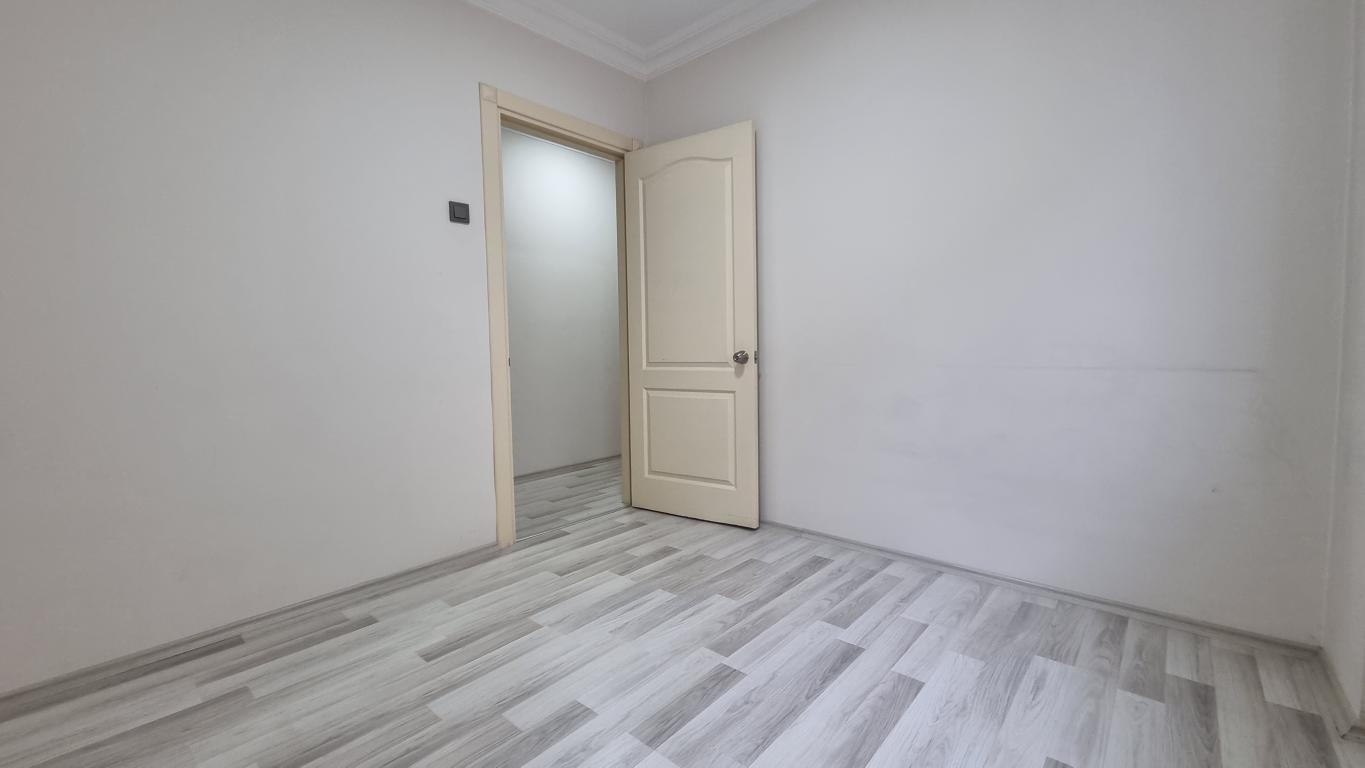 Kiralık CUMHURİYETTE 3+1 DOĞALGAZLI ARAKAT DAİRE