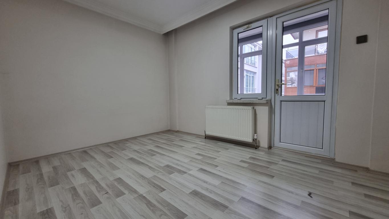 Kiralık CUMHURİYETTE 3+1 DOĞALGAZLI ARAKAT DAİRE