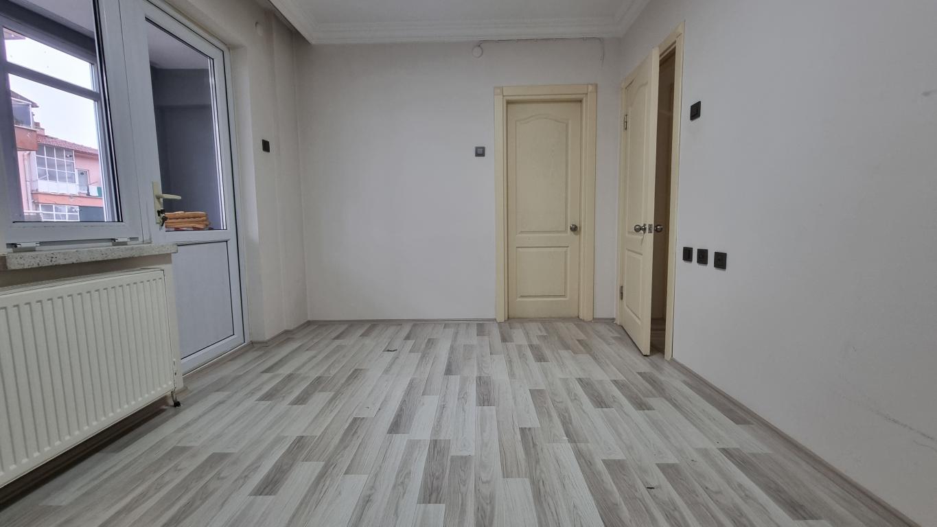 Kiralık CUMHURİYETTE 3+1 DOĞALGAZLI ARAKAT DAİRE