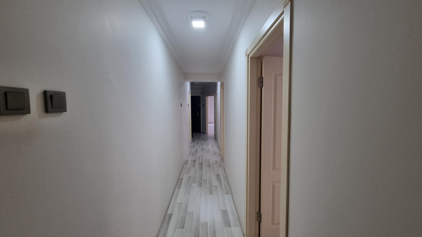 Kiralık CUMHURİYETTE 3+1 DOĞALGAZLI ARAKAT DAİRE