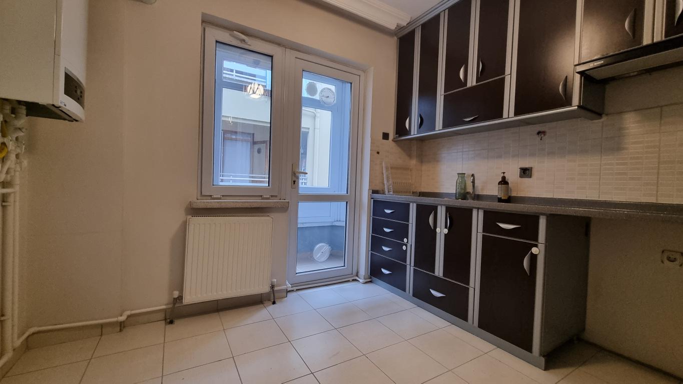 Kiralık CUMHURİYETTE 3+1 DOĞALGAZLI ARAKAT DAİRE