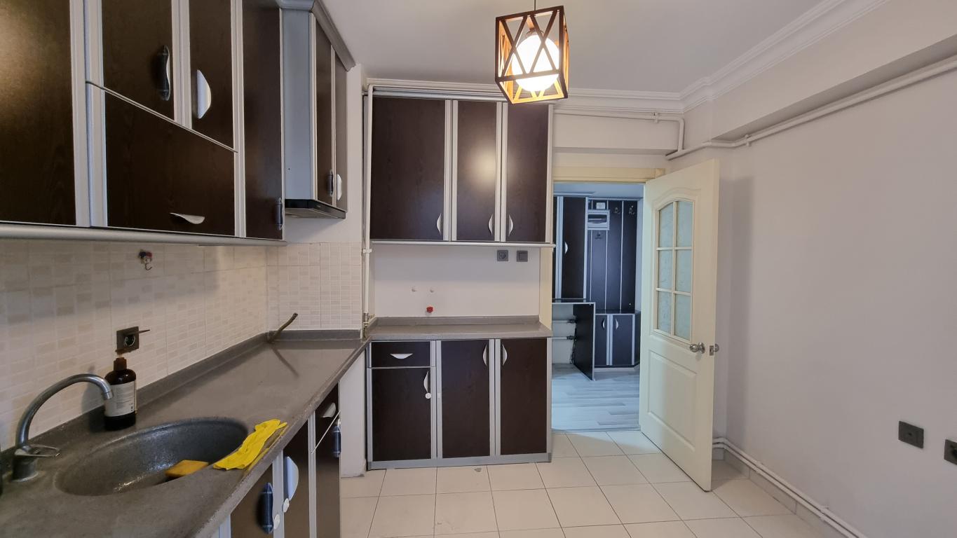 Kiralık CUMHURİYETTE 3+1 DOĞALGAZLI ARAKAT DAİRE