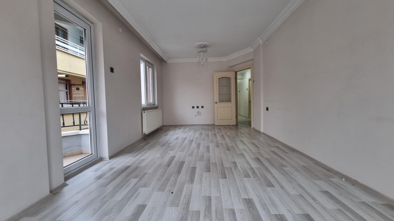 Kiralık CUMHURİYETTE 3+1 DOĞALGAZLI ARAKAT DAİRE