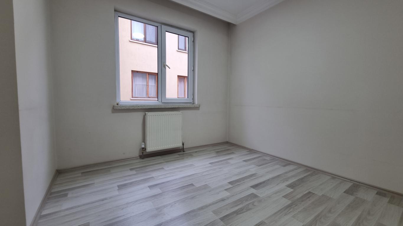 Kiralık CUMHURİYETTE 3+1 DOĞALGAZLI ARAKAT DAİRE